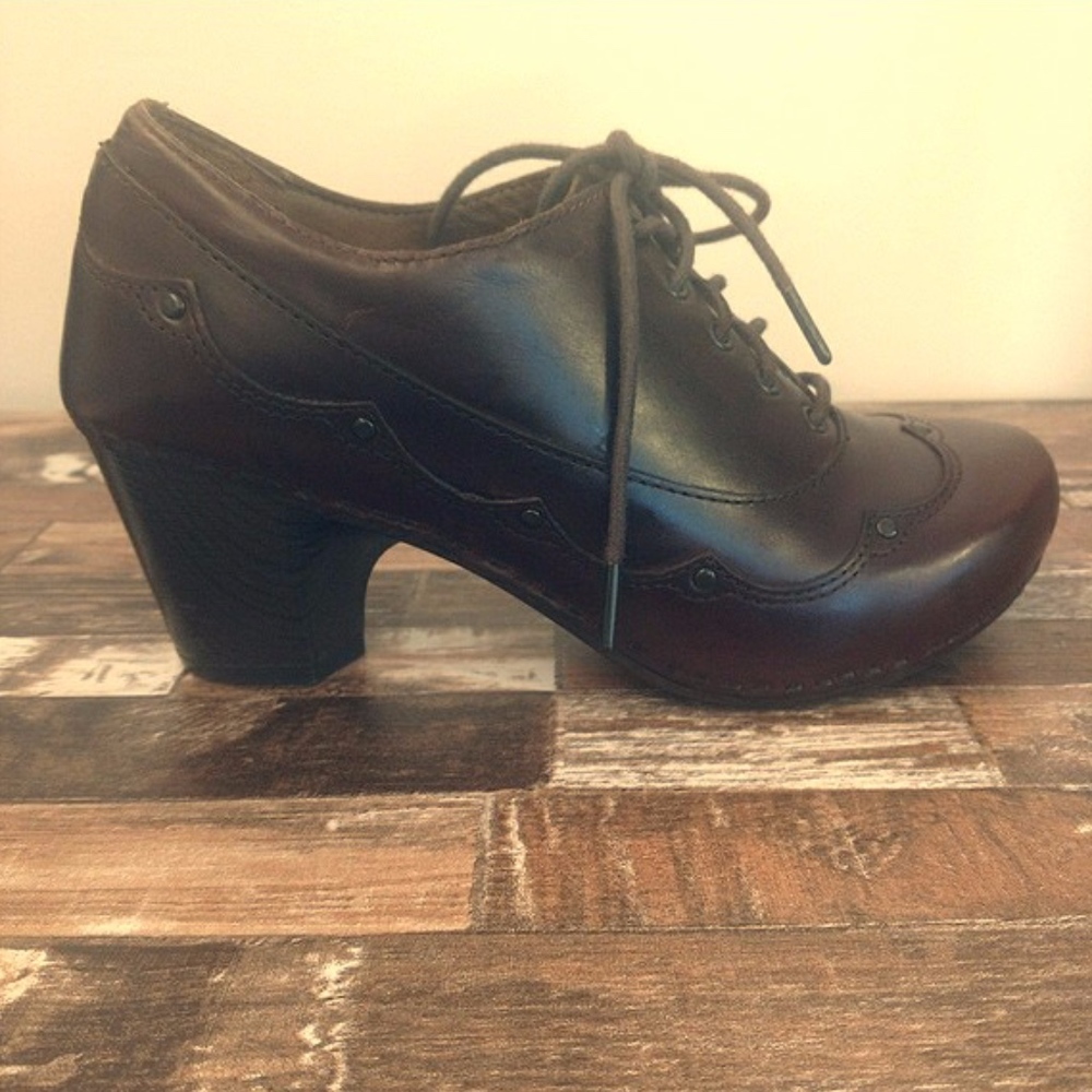 Super Cute, Like-New Dansko Lace-up Clogs